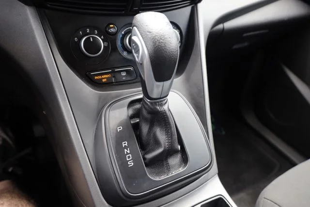 Used 2015  Ford S image 9