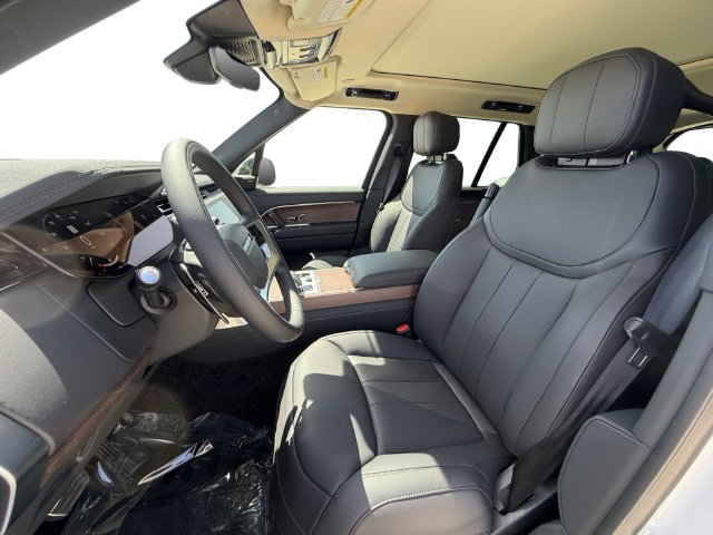 New 2027 Fuji White Land Rover SE image 10