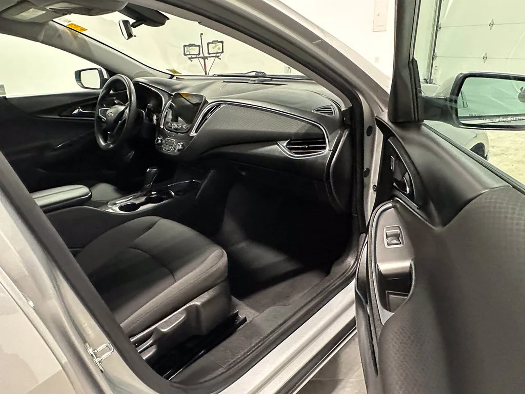 Used 2020 SILVER ICE METALLIC Chevrolet LT image 24