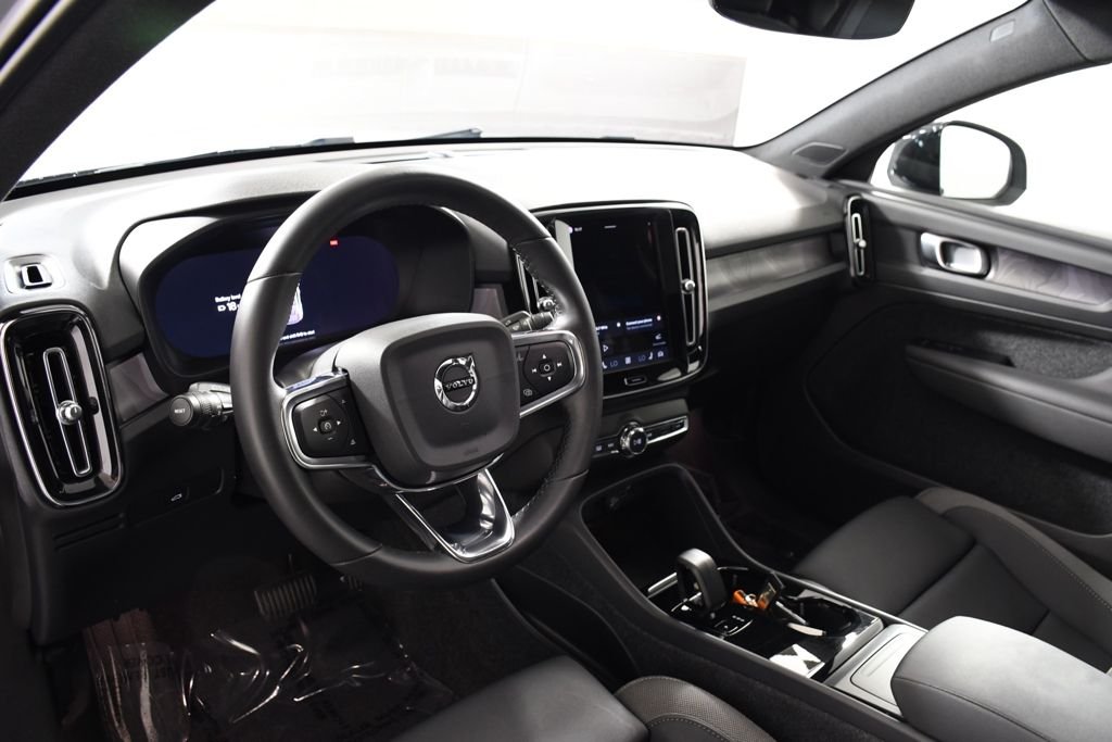 Used 2023 Silver Dawn Metallic Volvo Twin Core image 12
