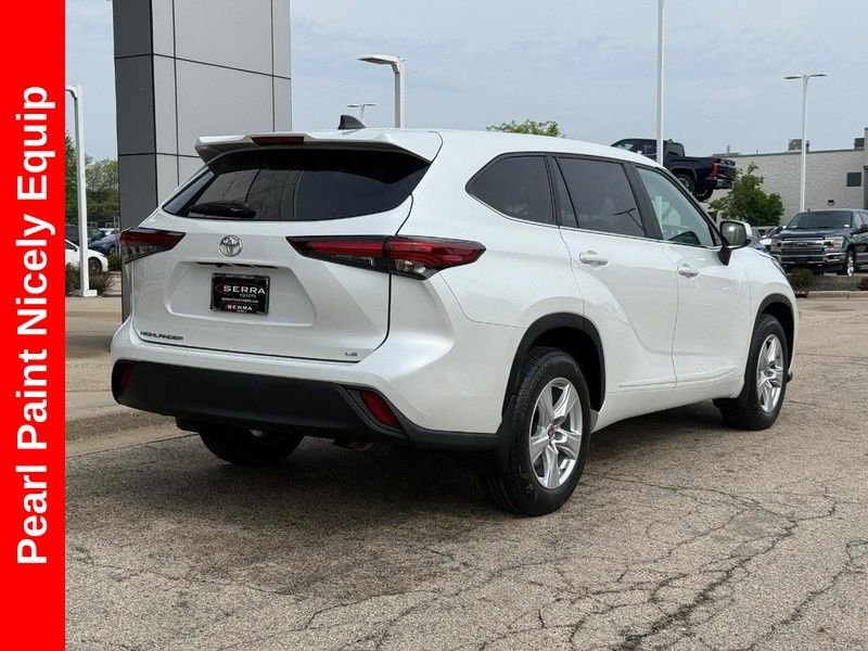 Used 2023 Pearl Toyota LE image 3
