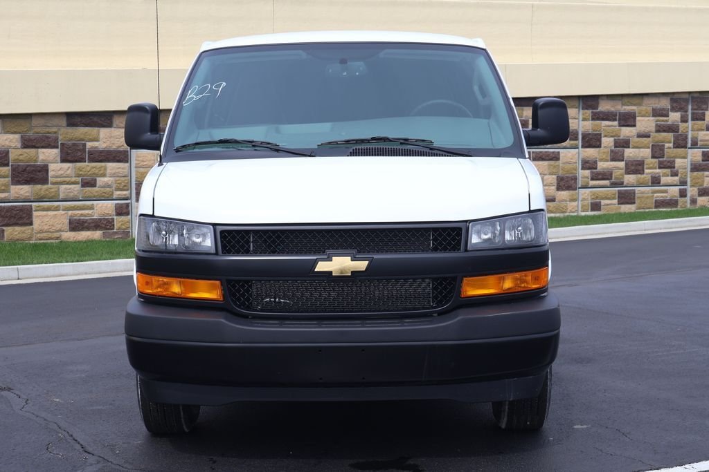 New 2026 Summit White Chevrolet WT image 2