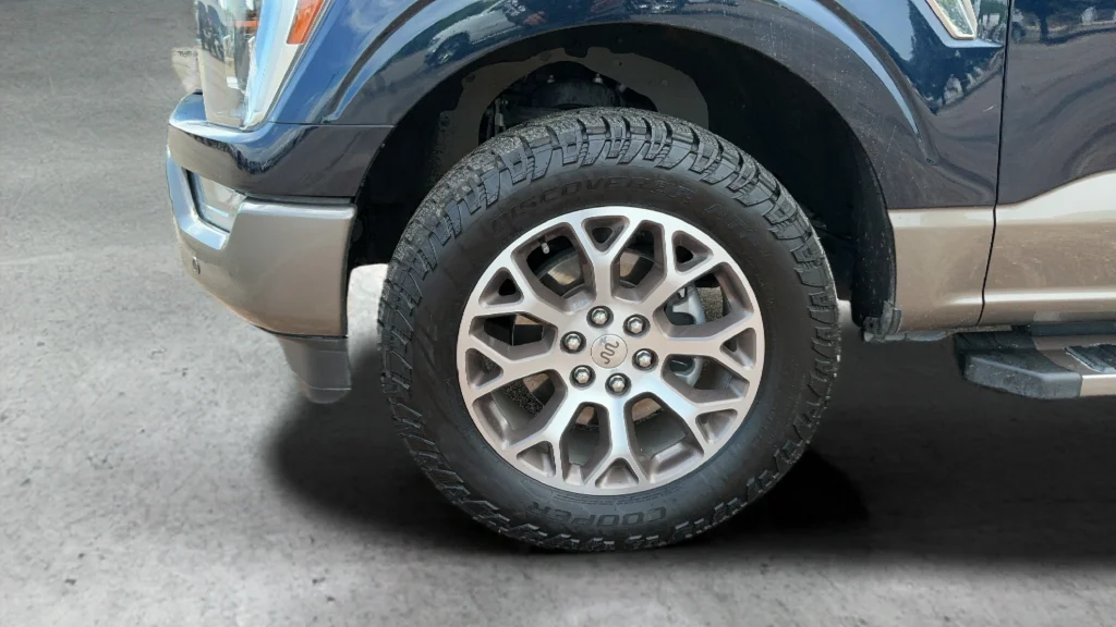 Used 2023 Gray Ford King Ranch image 25