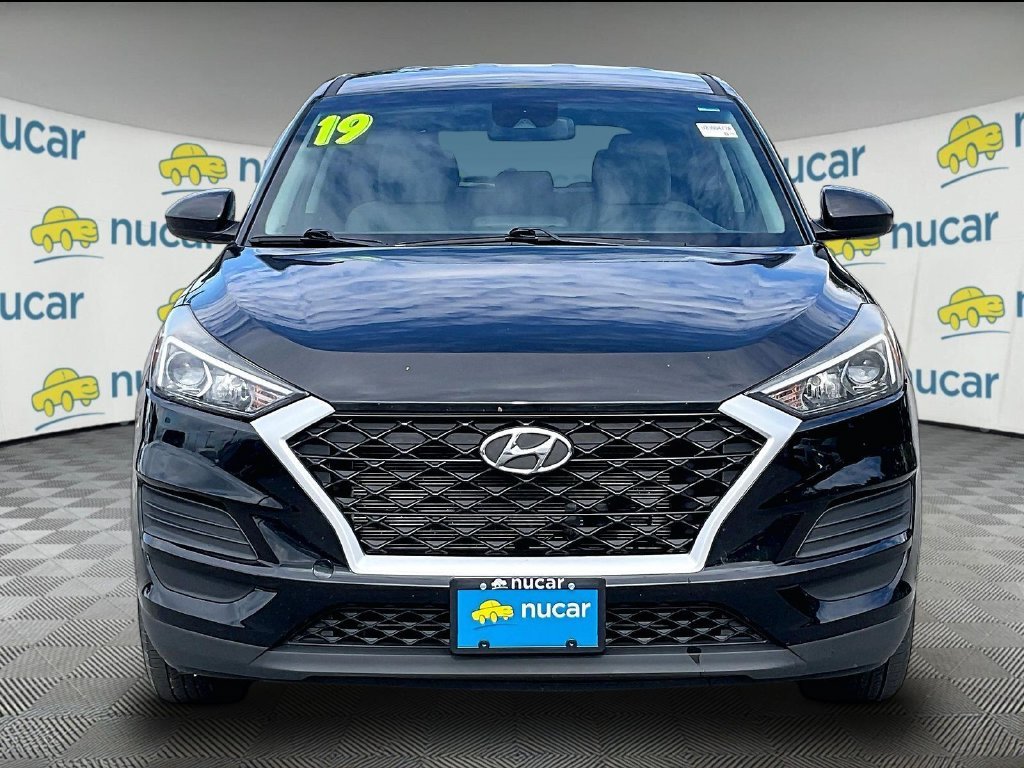Used 2019 Black Noir Pearl Hyundai SE image 2