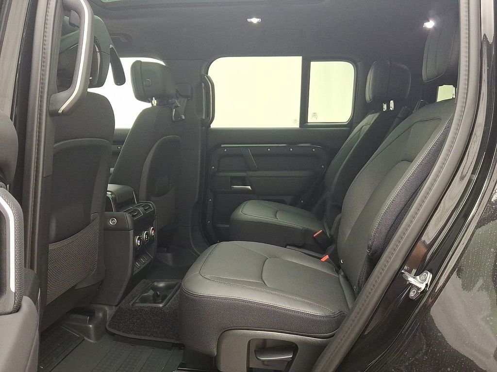 New 2026 Santorini Black Land Rover V8 image 6