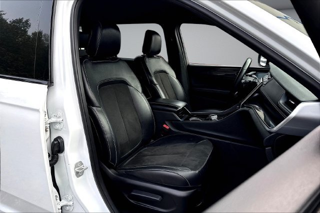 Used 2022 White Jeep Altitude image 31