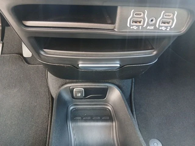 Used 2025 Black Chrysler Select image 39