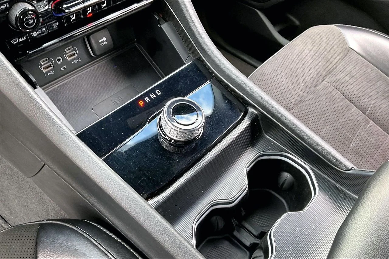 Used 2024 Silver Jeep Altitude image 32