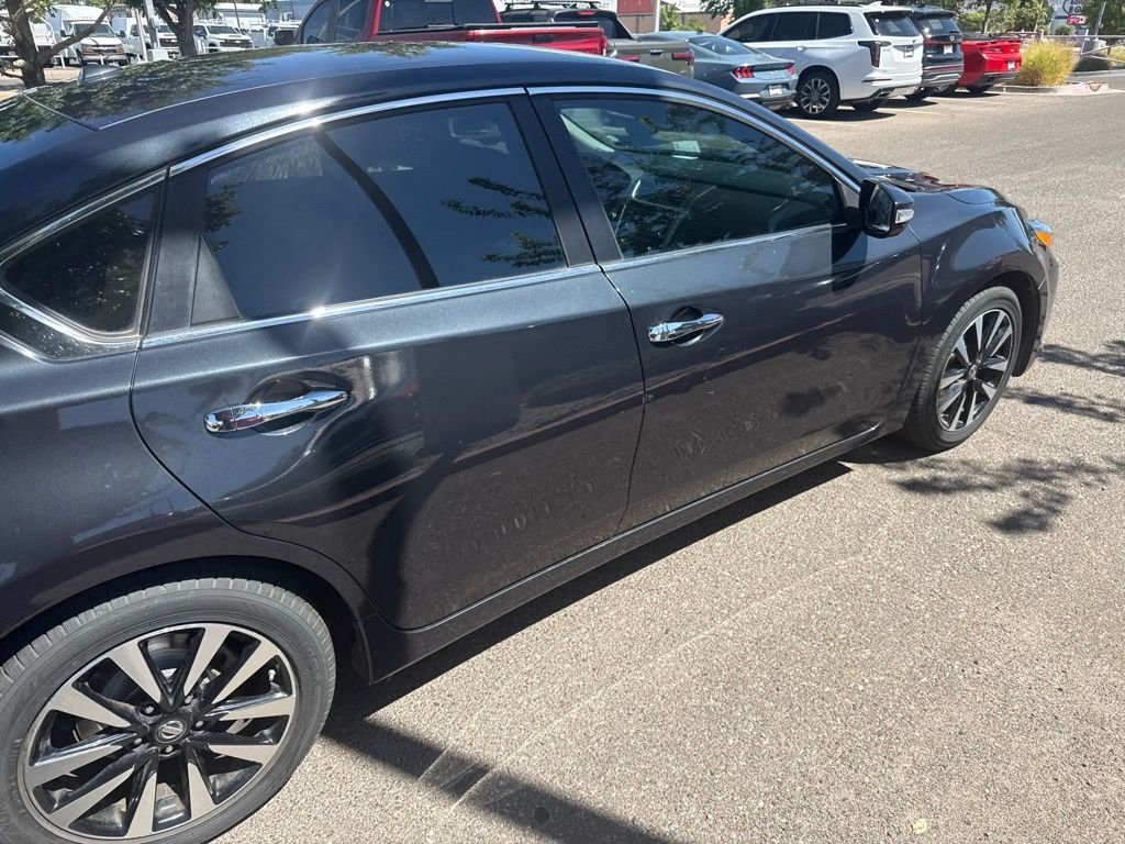 Used 2018 Blue Nissan 2.5 SL image 19