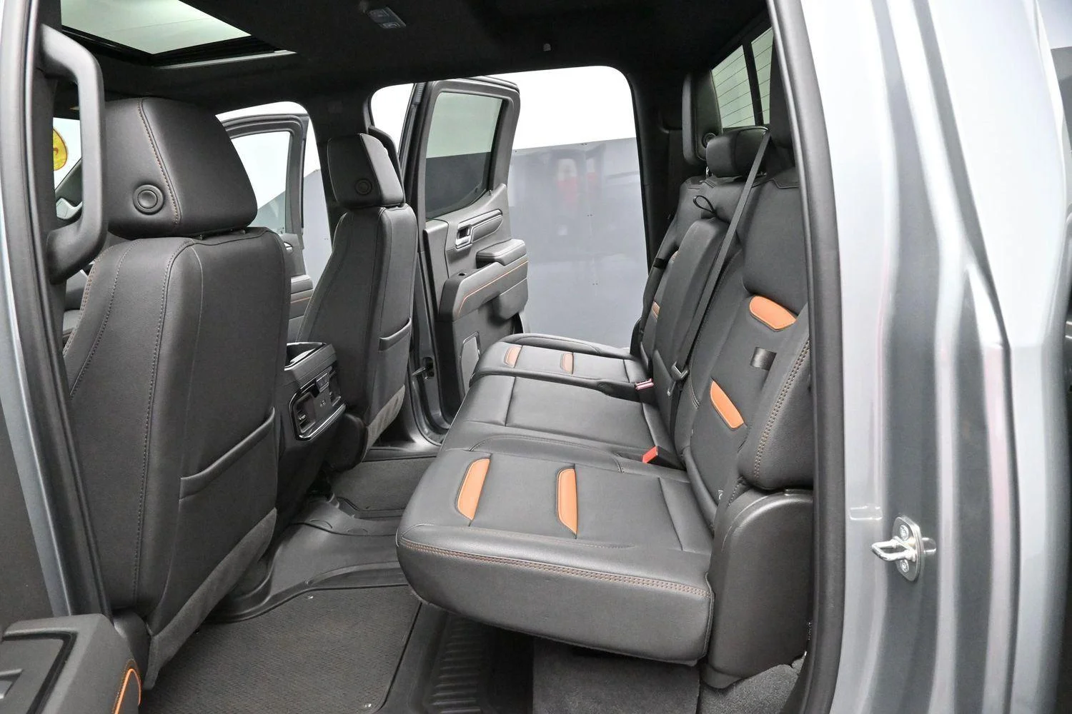 Used 2024 Sterling Metallic GMC AT4 image 29
