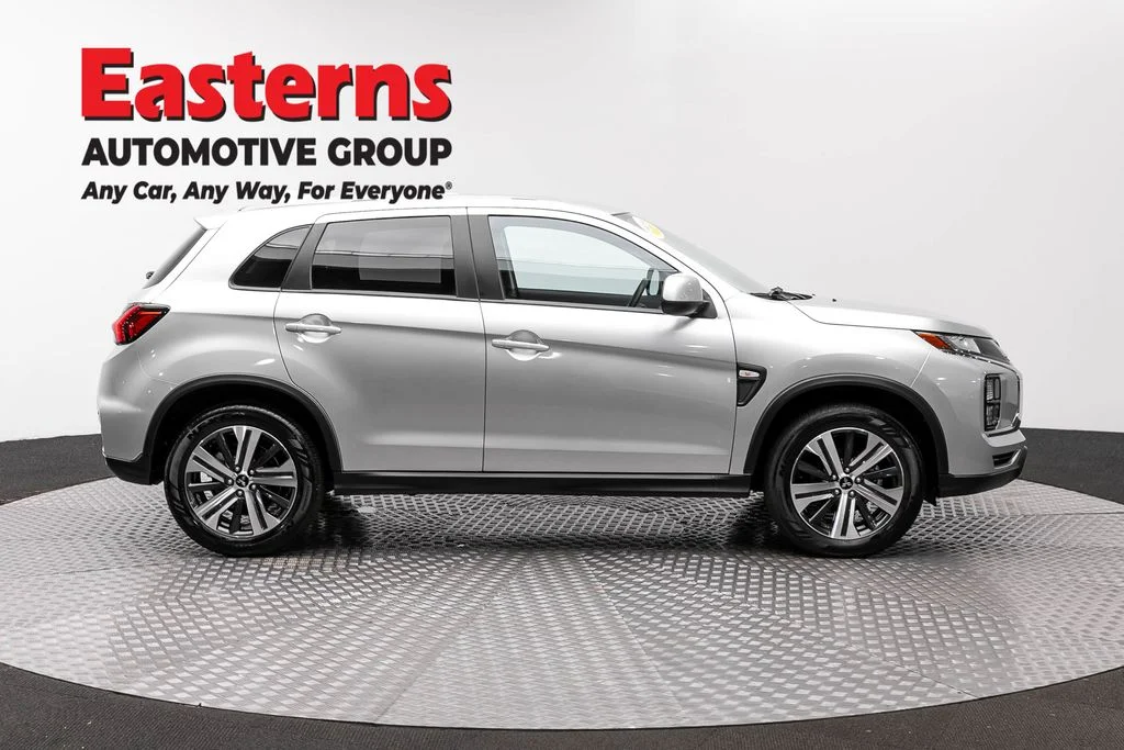 Used 2025 Silver Mitsubishi 2.0 SE image 4