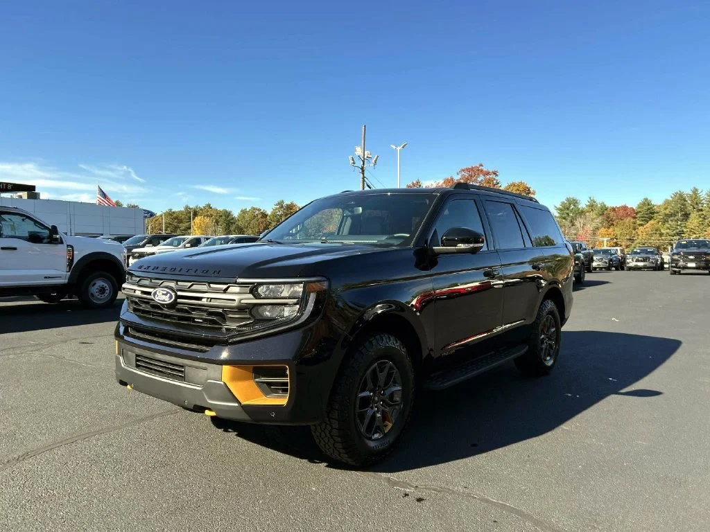 Used 2027 Black Metallic Ford Tremor image 7