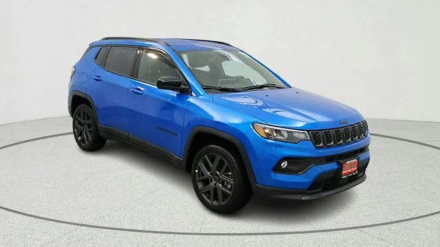 New 2026 Hydro Blue Pearl-Coat Exterior Paint Jeep Latitude image 12