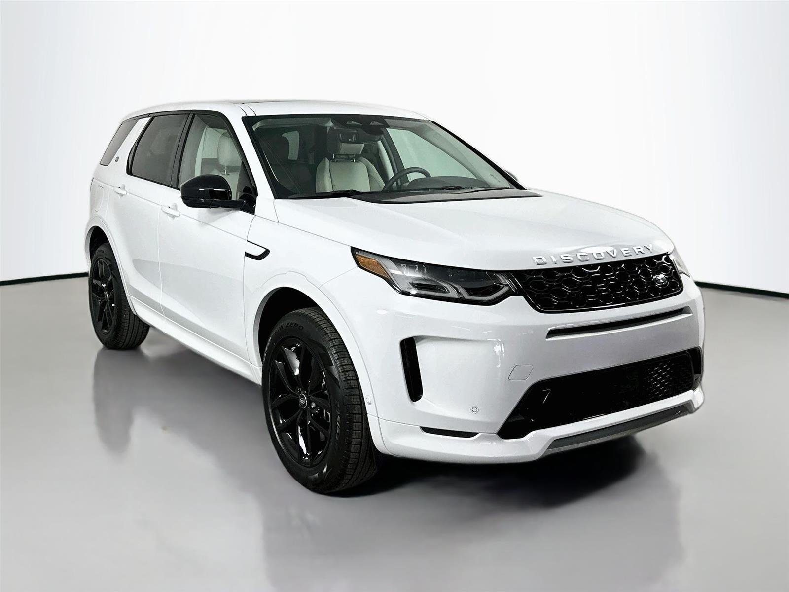 Certified Used 2025 Fuji White Land Rover S image 3