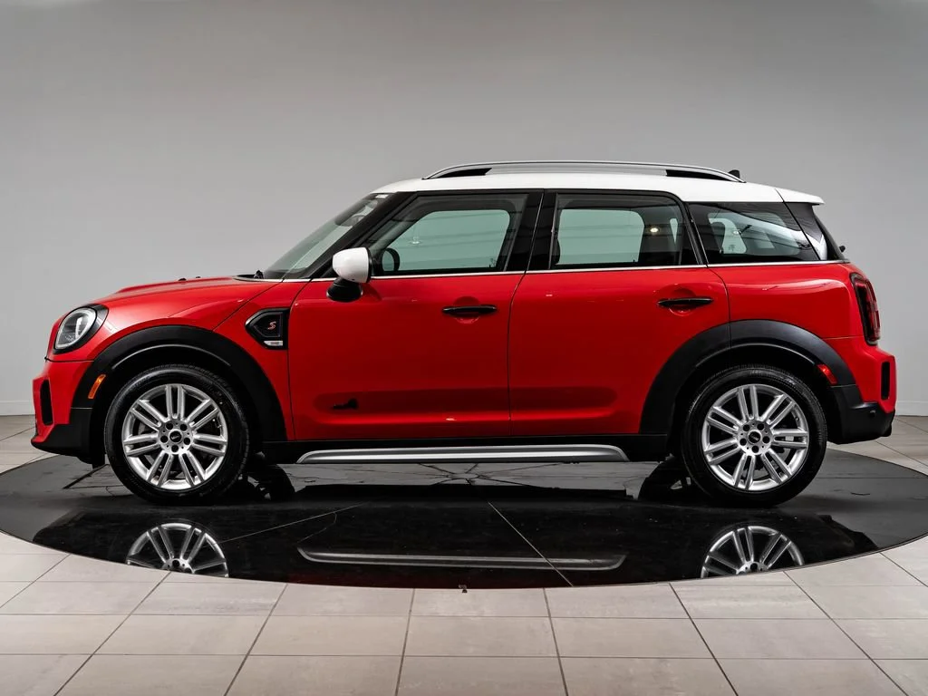 Used 2024 Chili Red MINI Signature image 5