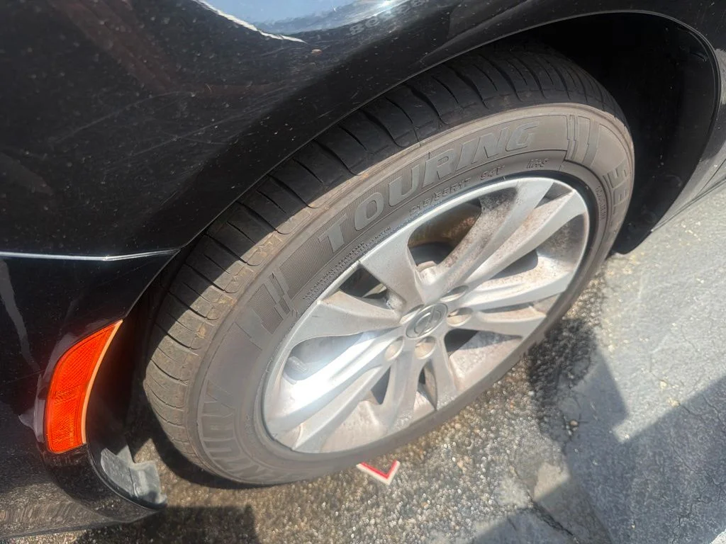 Used 2017 Black Chrysler LX image 7