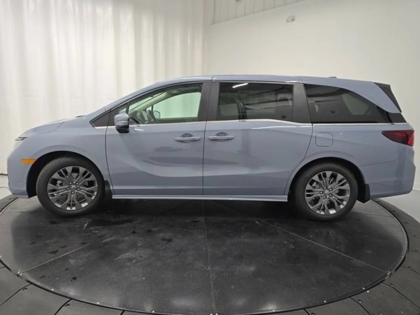 New 2026 Sonic Gray Pearl Honda Touring image 16