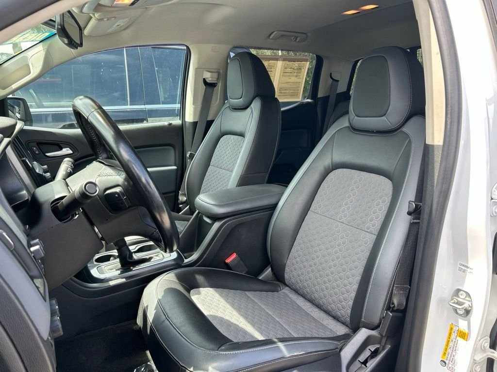 Used 2018 White Chevrolet Z71 image 20