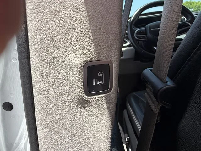 Used 2018 White Chrysler Touring L Plus image 15