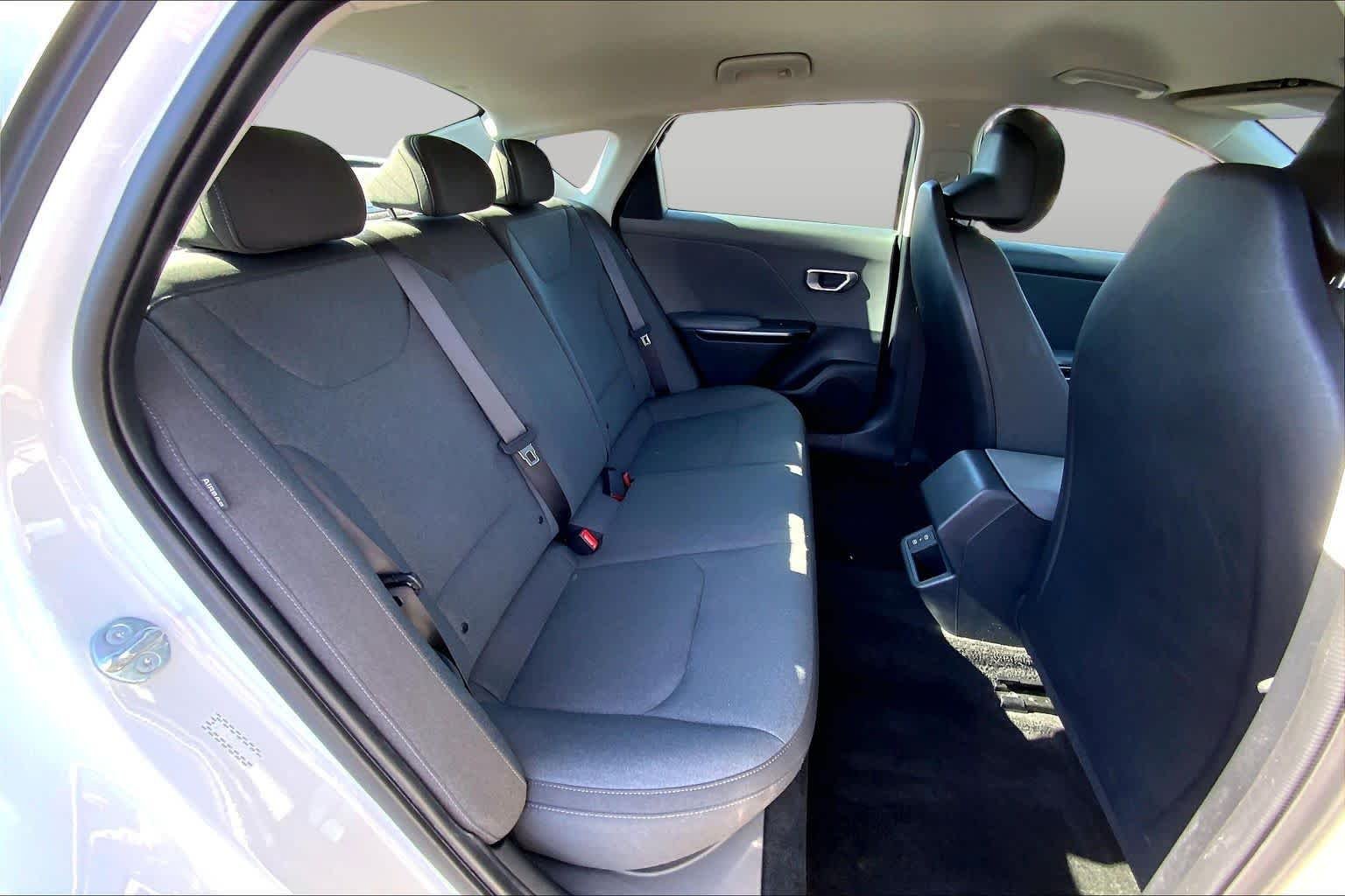 Used 2025 Snow White Pearl Kia LXS image 20