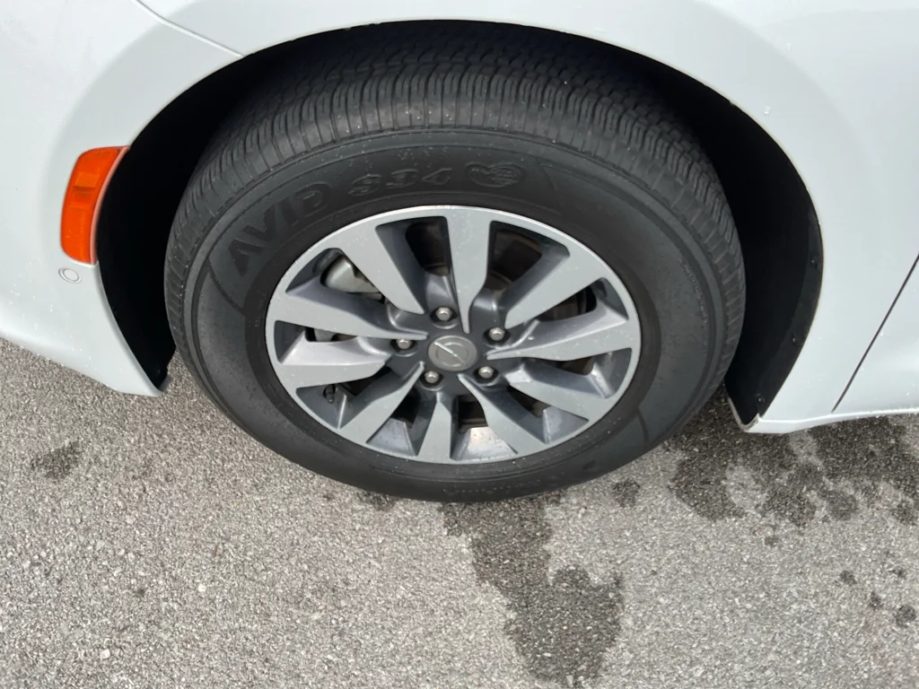 Used 2020 Bright White Clearcoat Chrysler Touring L Plus image 4