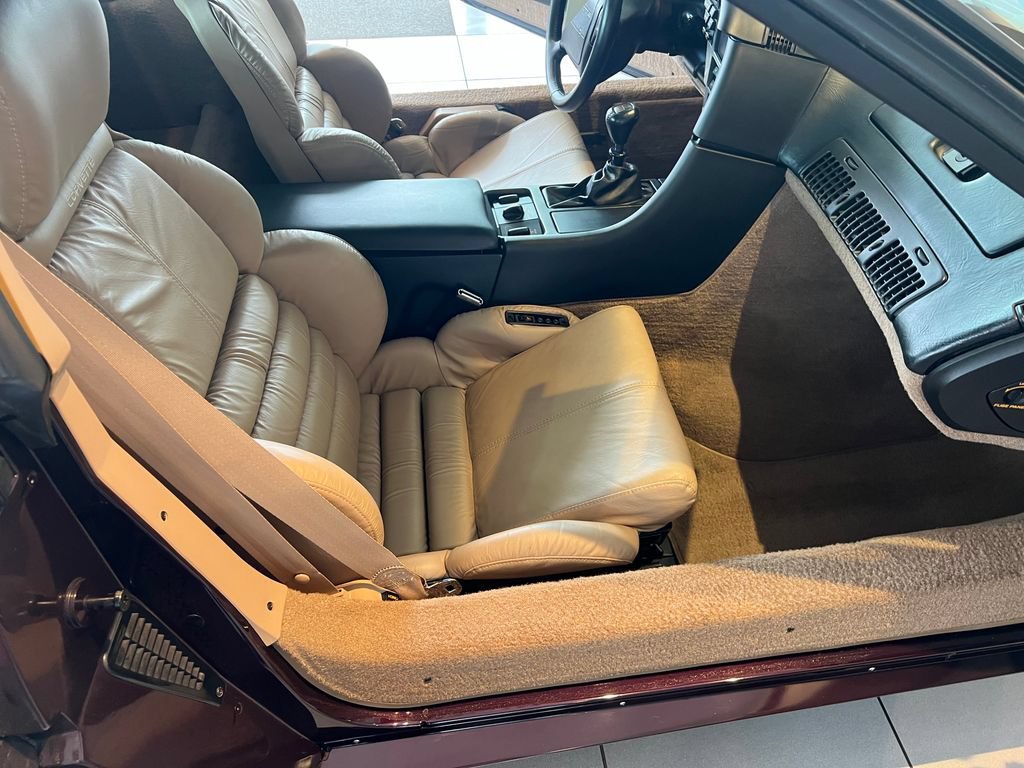 Used 1992 Black-rose Chevrolet NA image 17
