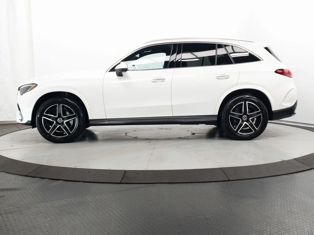 Certified Used 2026 Polar White Mercedes-Benz GLC 300 image 4