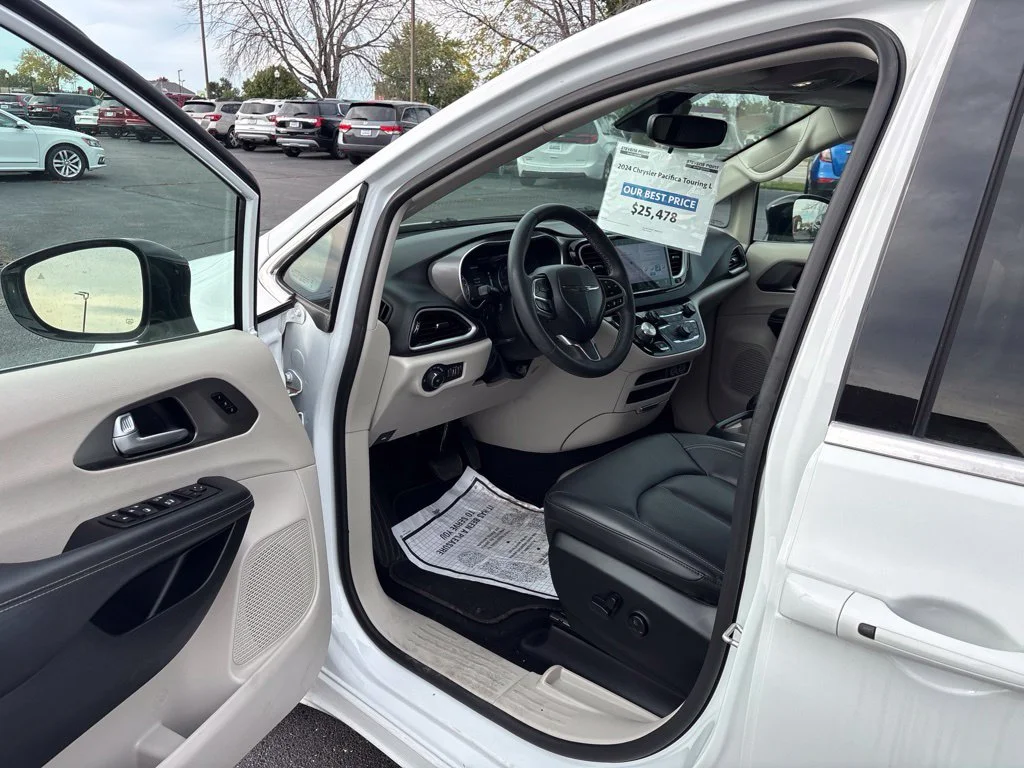 Used 2024 Bright White Clearcoat Chrysler Touring L image 10