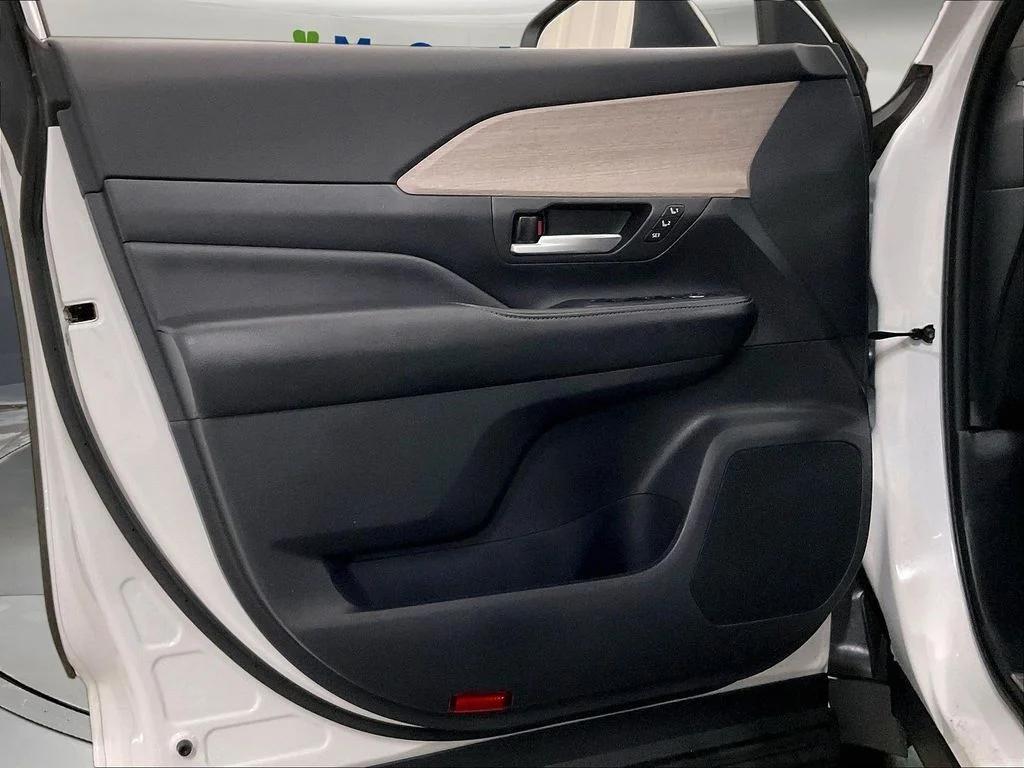 Certified Used 2025 Beige Toyota Platinum image 27