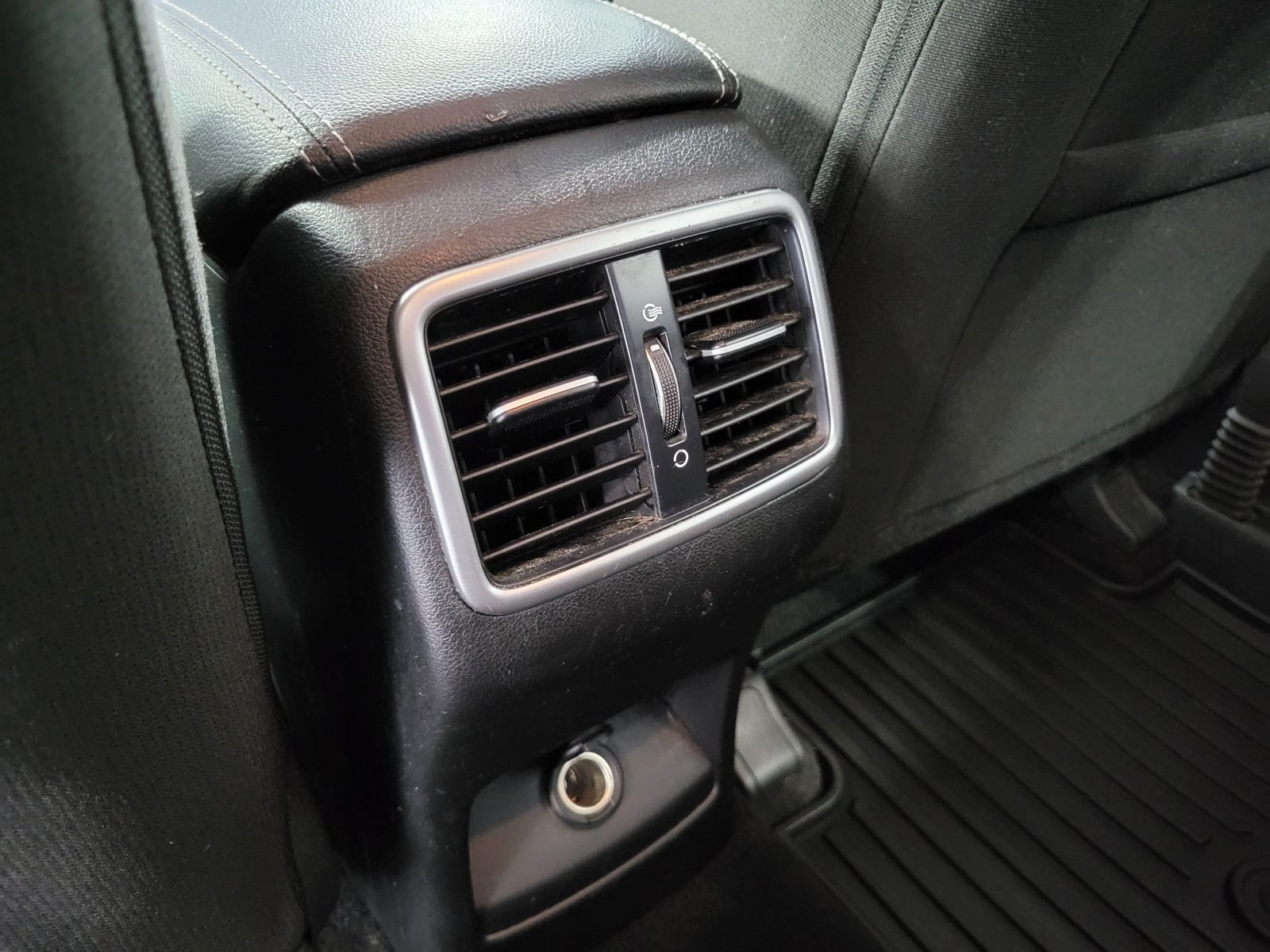 Used 2019 White Kia LX image 29