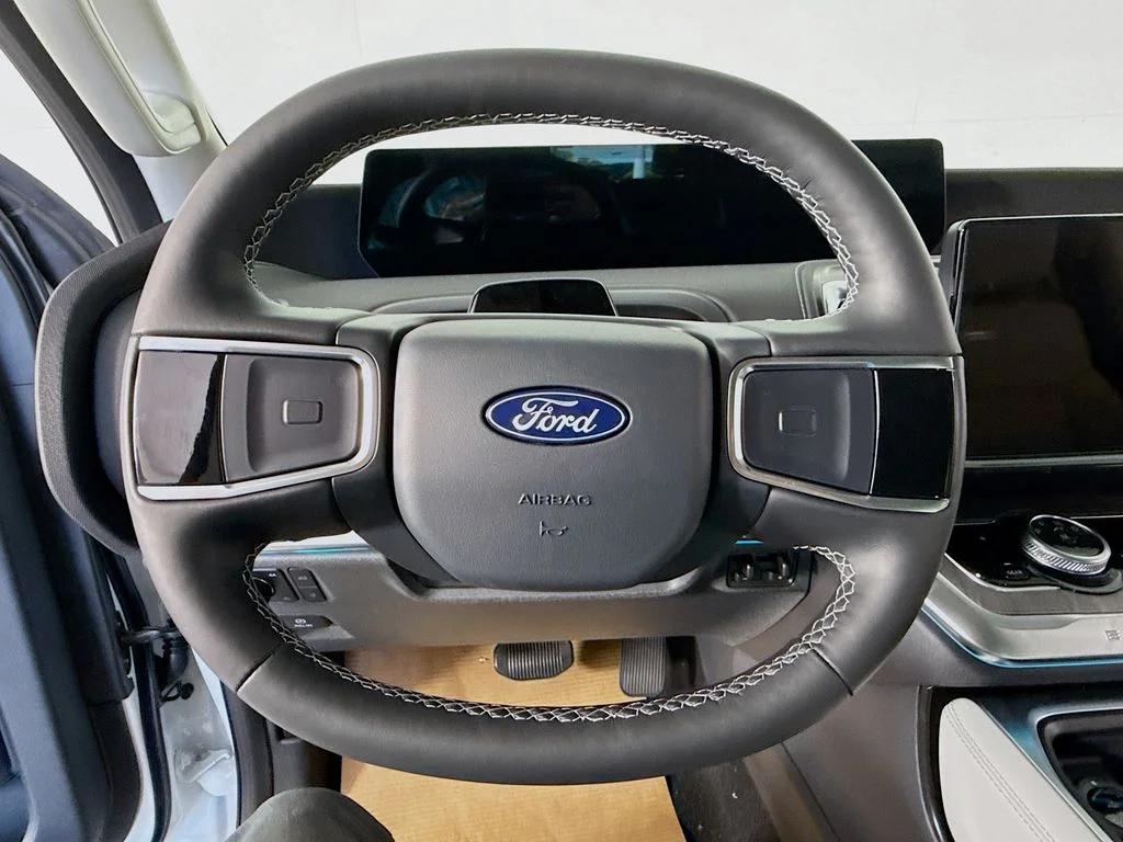 New 2026 Star White Metallic Tri-Coat Ford Platinum image 11