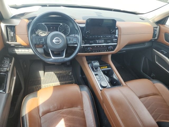 Used 2022 Gray Nissan Platinum image 13