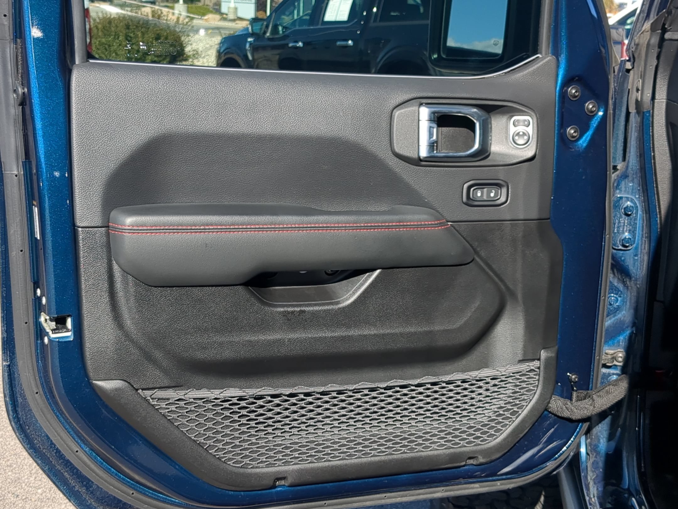 Used 2025 Fathom Blue Pearlcoat Jeep Rubicon image 12