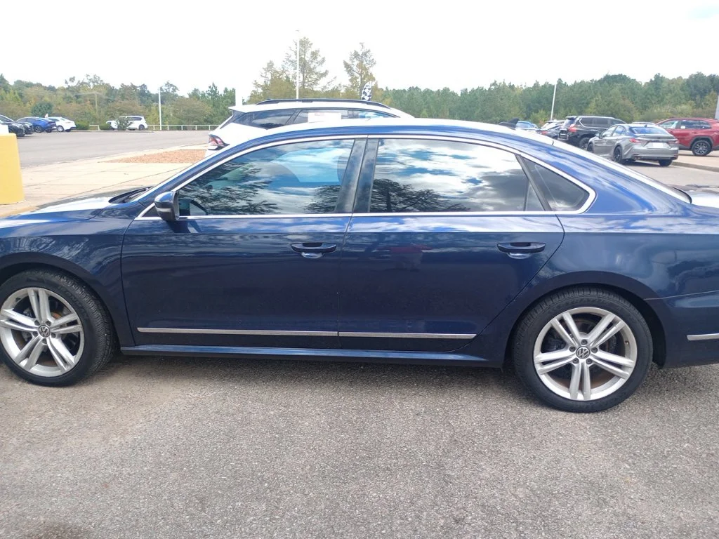 Used 2014 Blue Volkswagen SEL Premium image 3