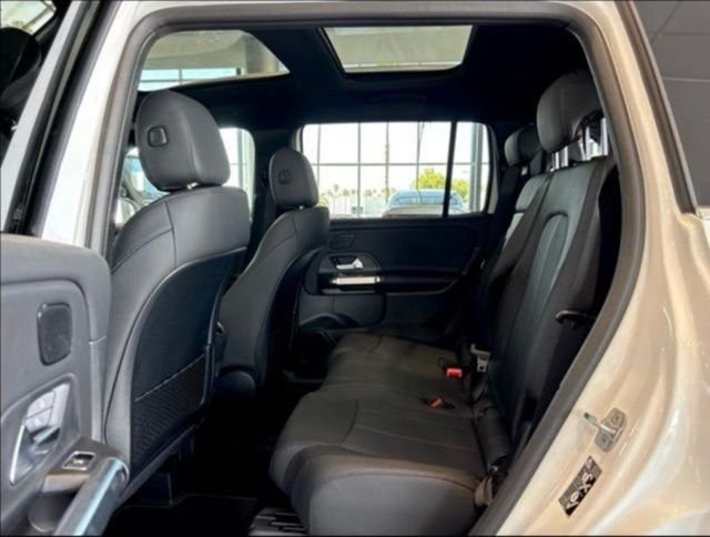 New 2026 Polar White Mercedes-Benz GLB 250 image 22
