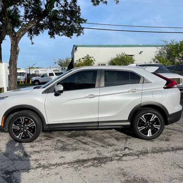 Used 2023  Mitsubishi SE image 2