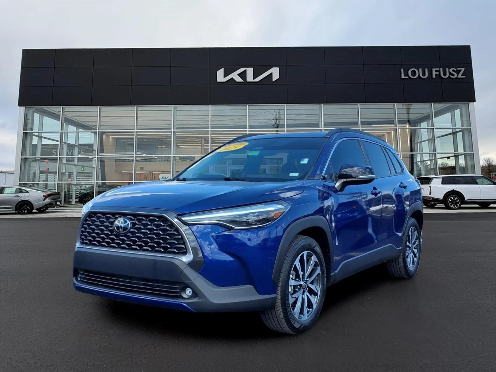 Used 2025 Blue Crush Metallic Toyota XLE image 1
