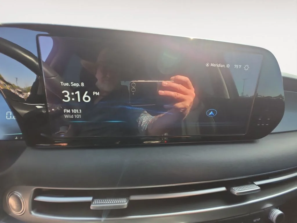 Used 2024 Black Hyundai SEL image 15