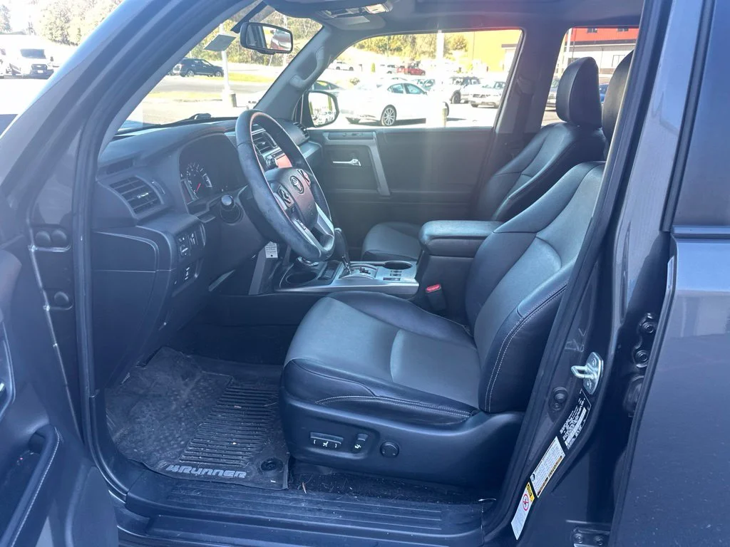 Used 2018 Magnetic Gray Metallic Toyota SR5 Premium image 9