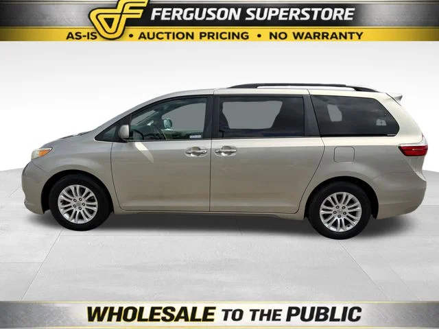 Used 2016  Toyota XLE image 4