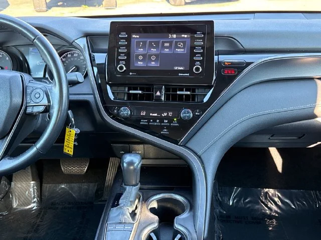Used 2022 White Toyota SE image 9
