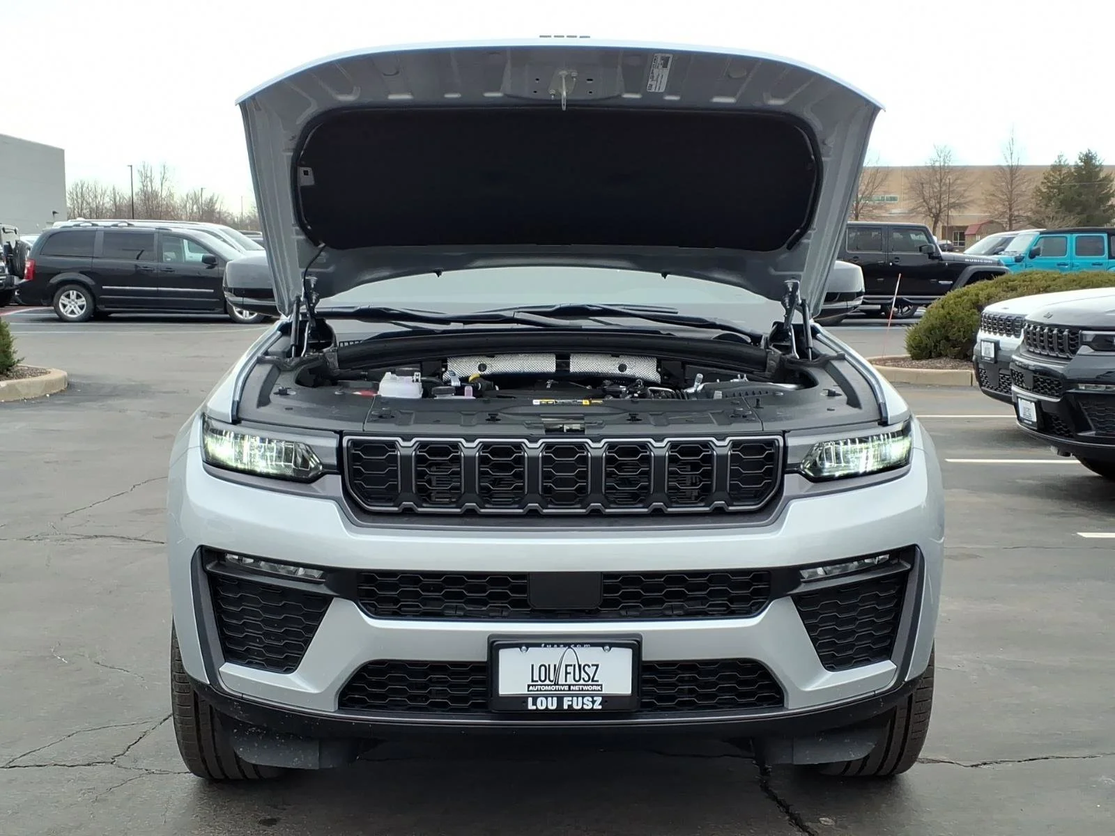 New 2026 Silver Zynith Exterior Paint Jeep Limited image 24