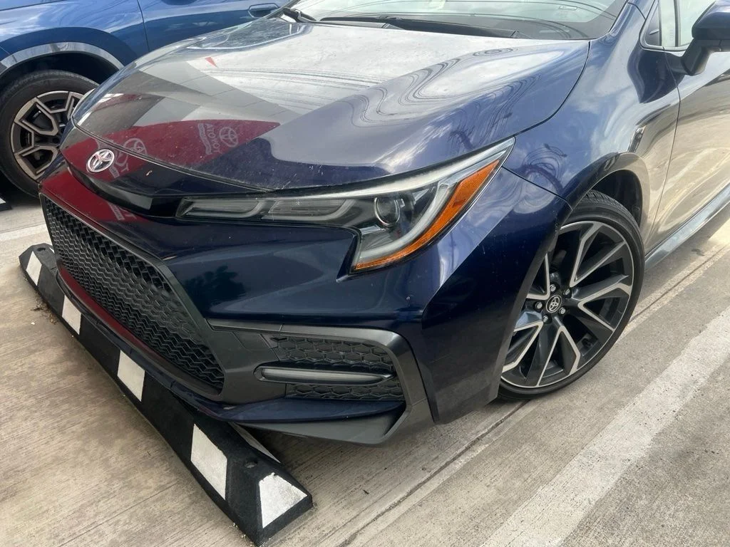 Used 2022  Toyota SE image 5