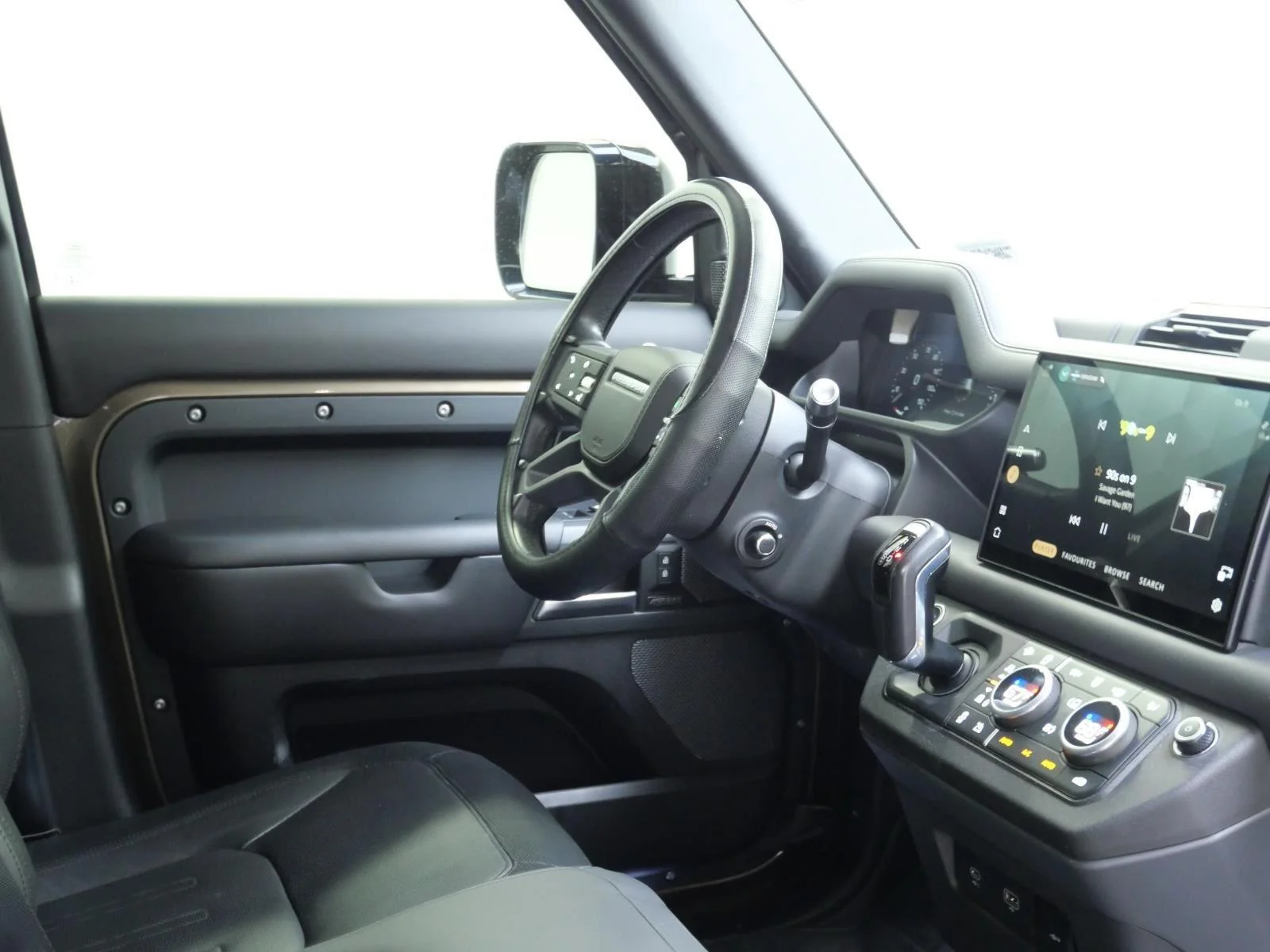 Used 2022 Gondwana Stone Metallic Land Rover X-Dynamic HSE image 30