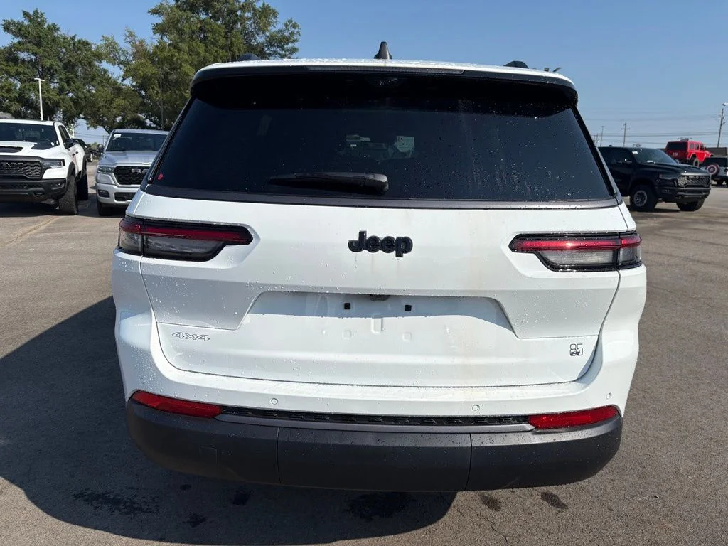 New 2026 Bright White Clear-Coat Exterior Paint Jeep  image 6