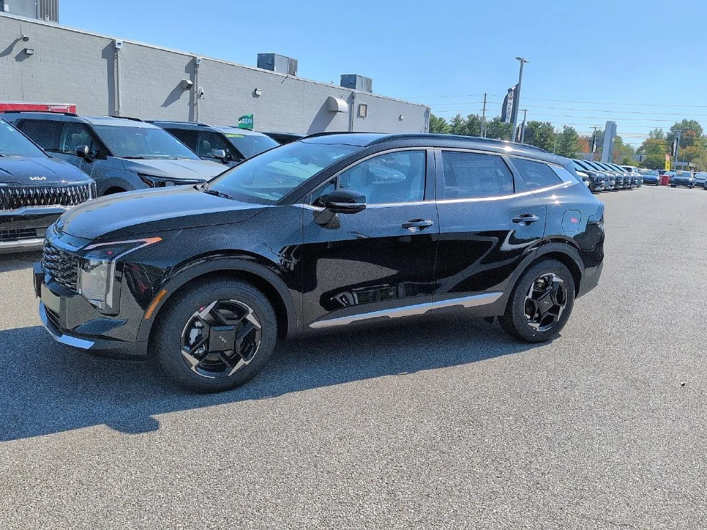 New 2027 Fusion Black Kia EX image 4