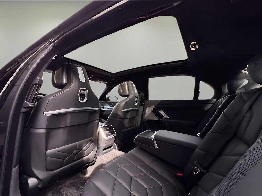 2025 BMW 7 Series 760i - Photo 24