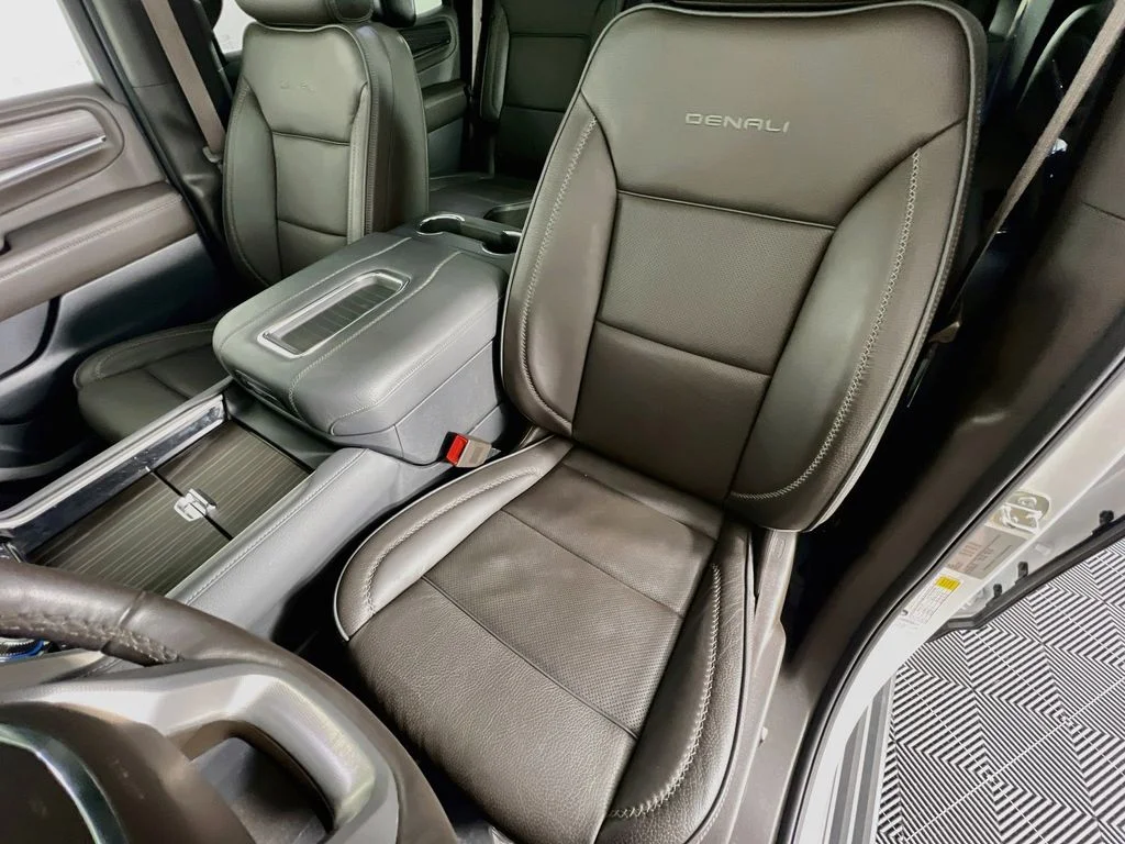 Used 2023 White GMC Denali image 22