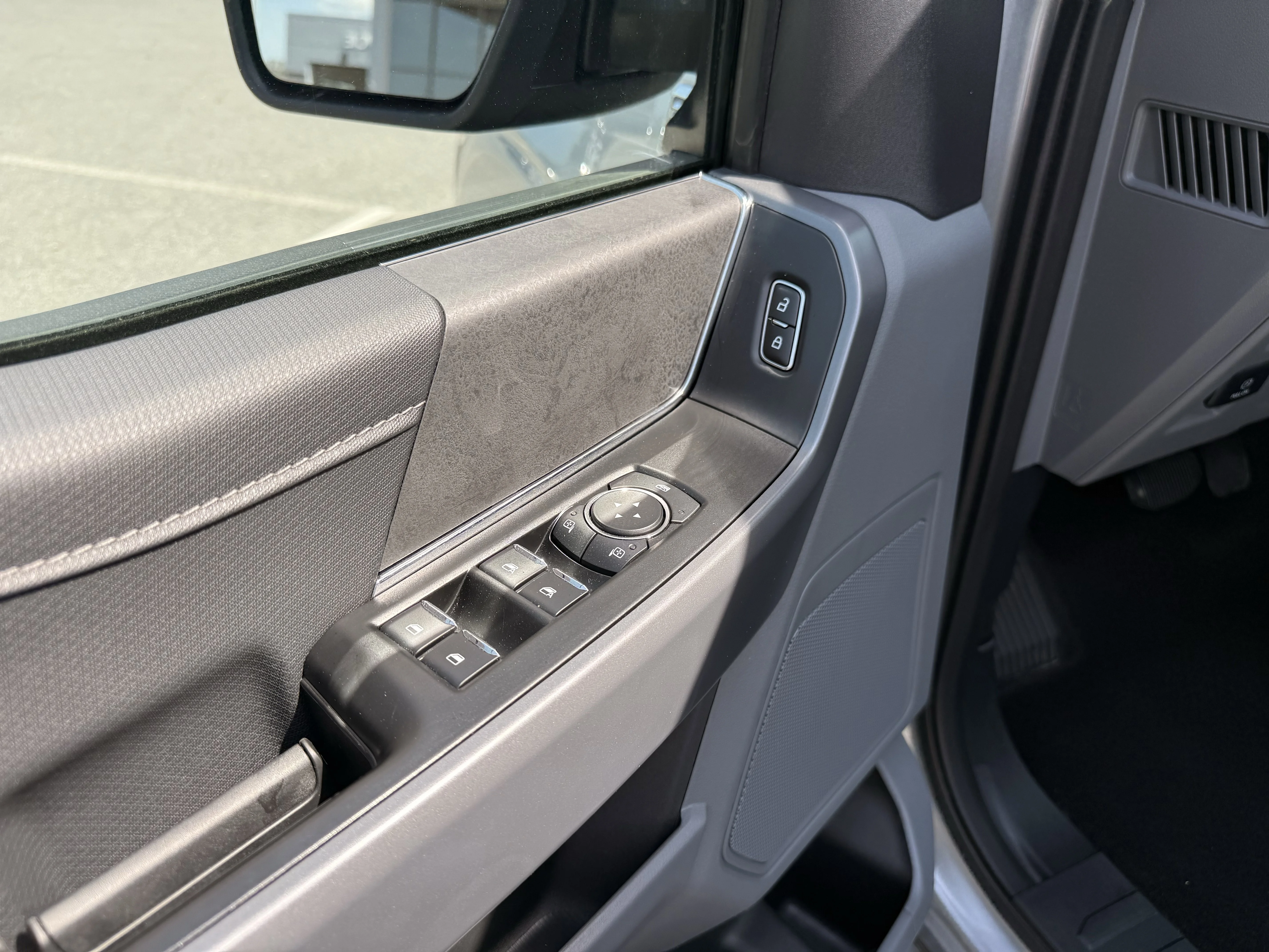 Used 2025 Silver Metallic Ford XLT image 12