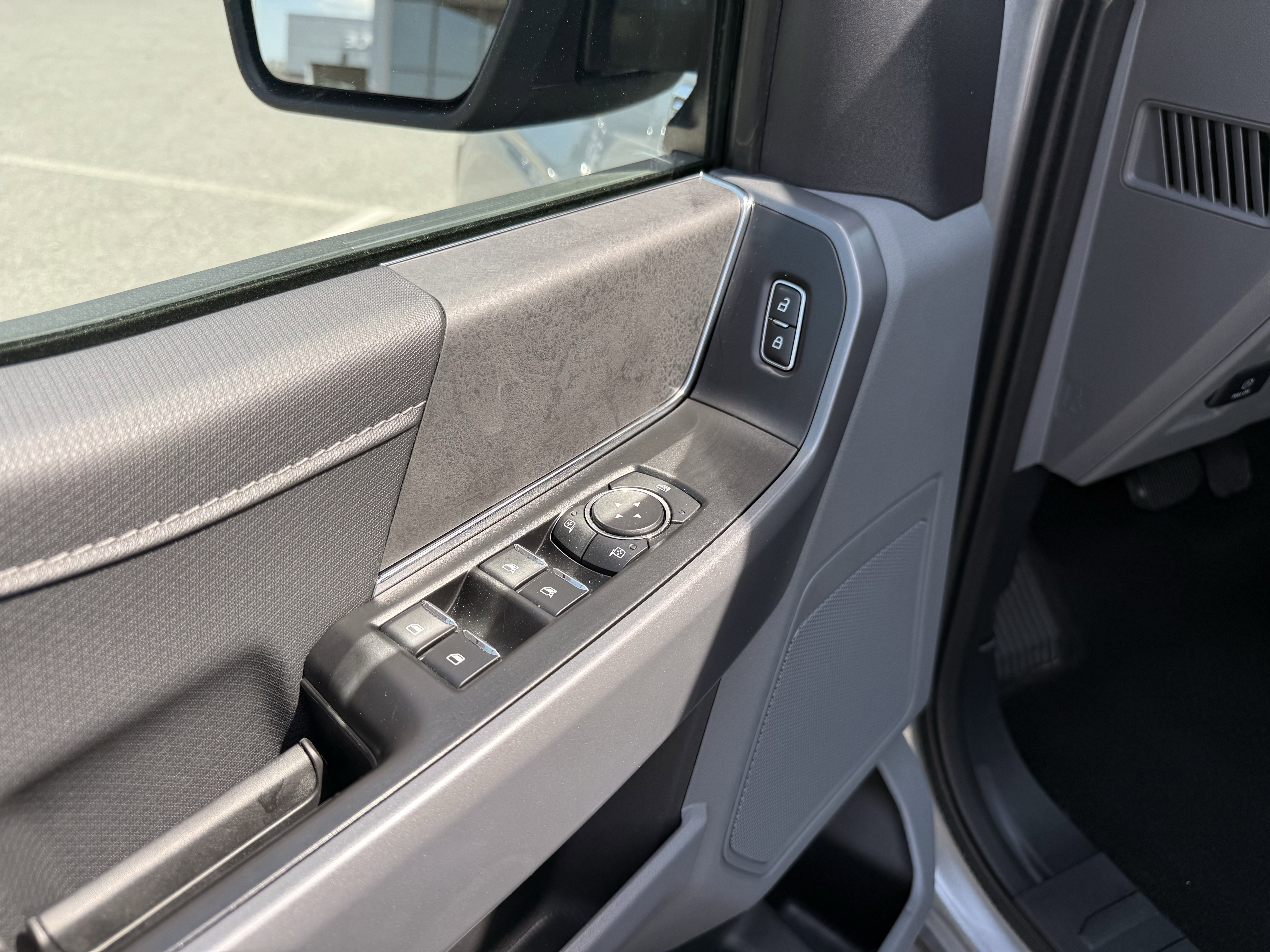 Used 2025 Silver Metallic Ford XLT image 12